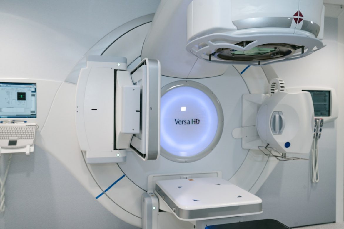 Pourquoi utiliser des radiations pour traiter le cancer ?